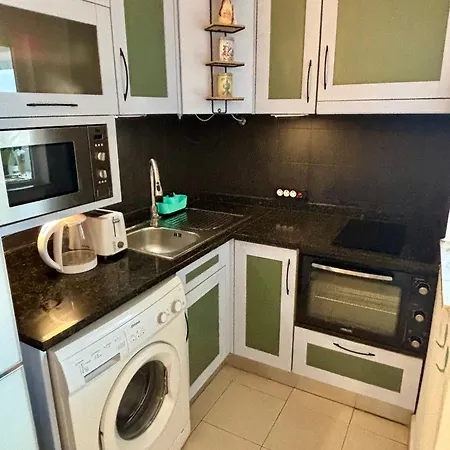 Fantastic Two Bed Close To The * Портиман